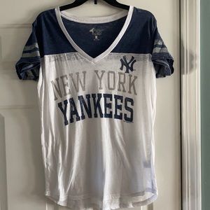Women’s Yankees v neck top